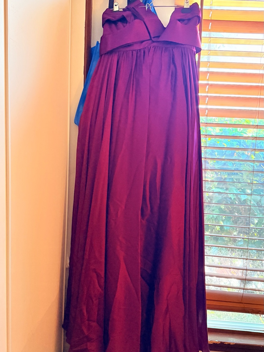 Strapless Burgundy Maxi Dress
Purchased at Macy’s use one time dry clean.